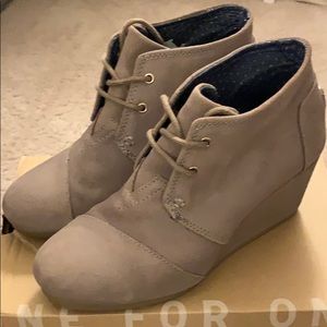 TOMS Desert Wedge in Taupe